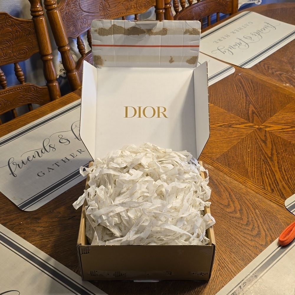DIOR PACKAGE MAILING BOX 10×9×4 INCHES WITH DIOR STUFFING